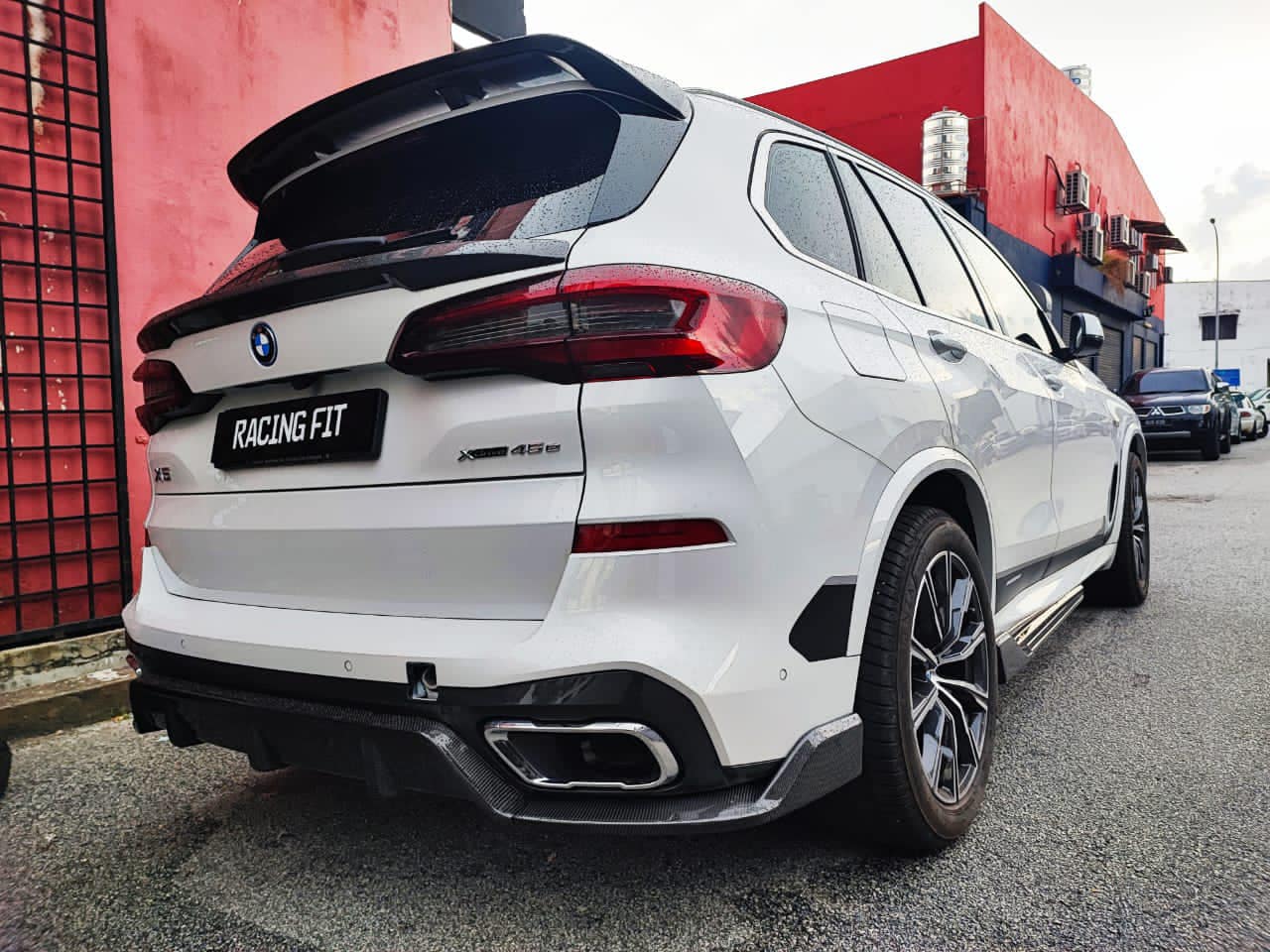 X5 G05 M PERFORMANCE CARBON SKIRTING